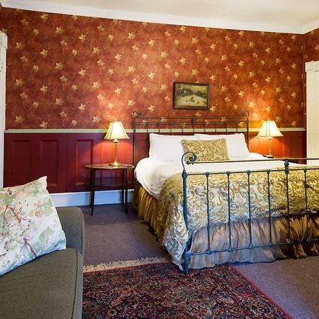 Rogues Harbor Inn Lansing エクステリア 写真