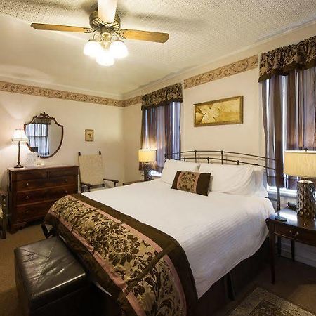Rogues Harbor Inn Lansing エクステリア 写真