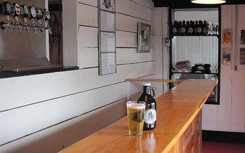 Rogues Harbor Inn Lansing エクステリア 写真