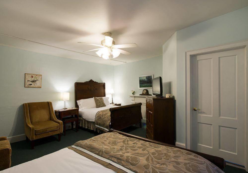 Rogues Harbor Inn Lansing エクステリア 写真