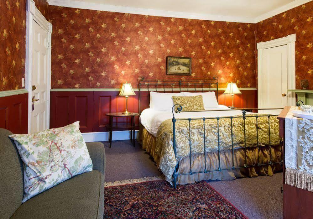 Rogues Harbor Inn Lansing エクステリア 写真