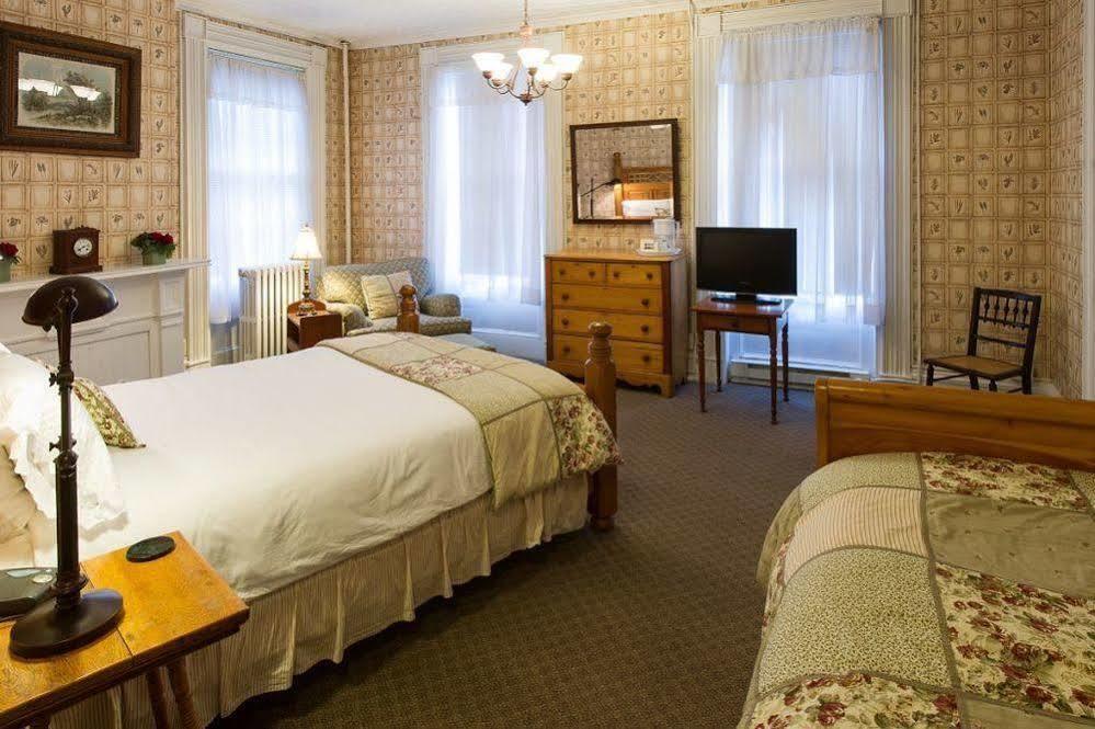 Rogues Harbor Inn Lansing エクステリア 写真