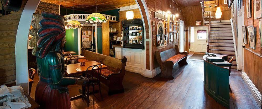 Rogues Harbor Inn Lansing エクステリア 写真