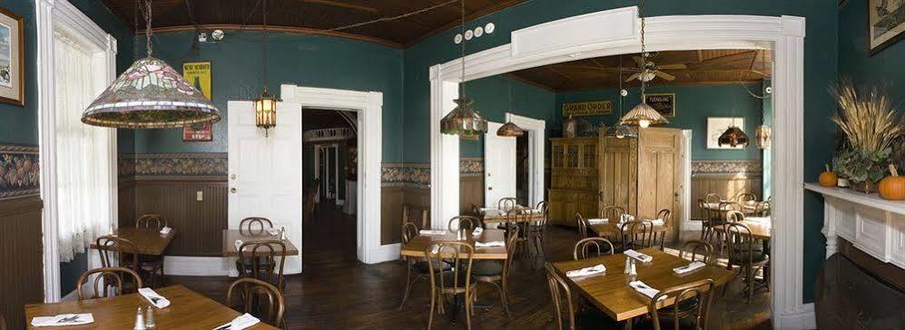 Rogues Harbor Inn Lansing エクステリア 写真