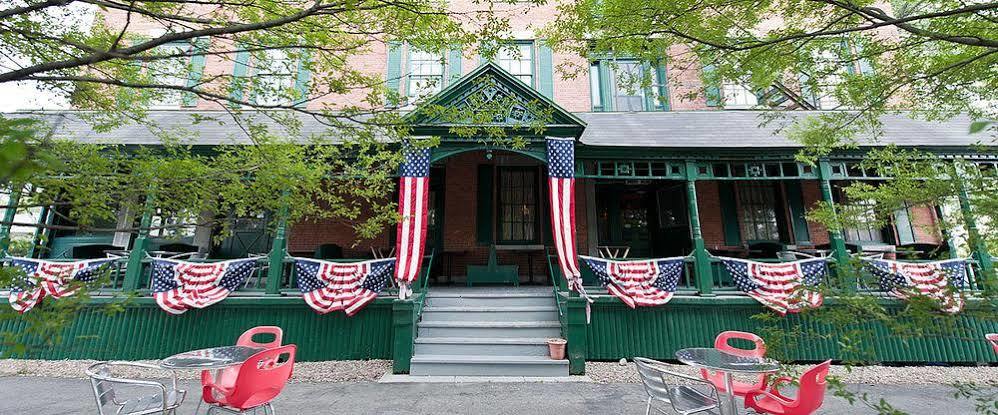 Rogues Harbor Inn Lansing エクステリア 写真